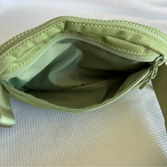 Lululemon Belt Bag 1L Edamame Green - Picture 10 of 12